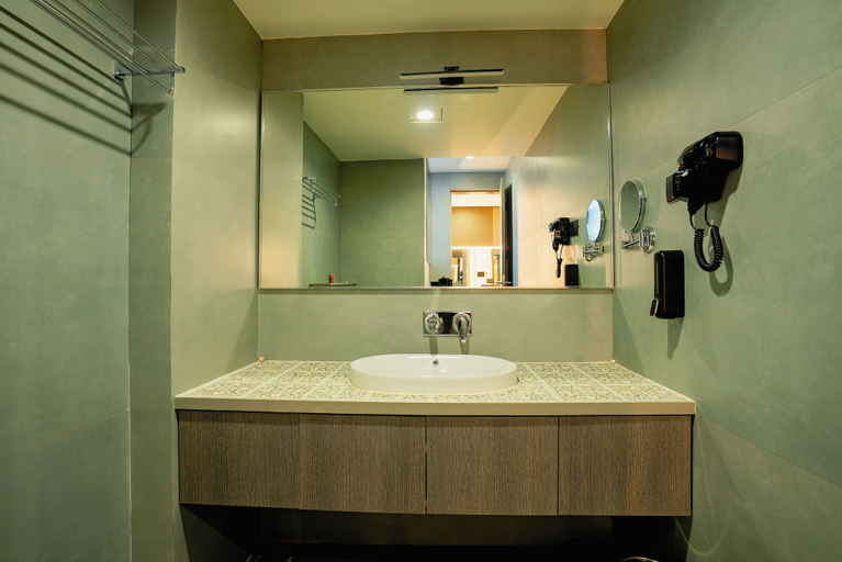 Bathroom 4, The Grand Resort, Nashik
