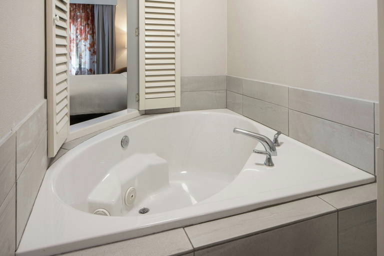 Bathroom 5, Fairfield Inn & Suites Ruston, Lincoln