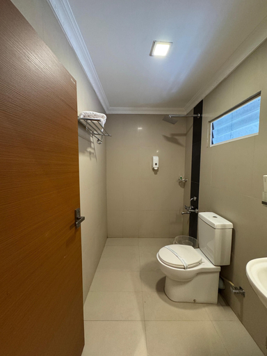 Bathroom 4, Ceylon Bake House Woodland Junction, Ernakulam
