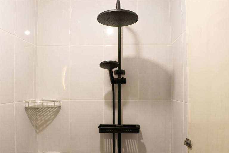 Bathroom 3, Comfy And Tidy Studio At Tokyo Riverside Apartment Pik 2, Tangerang