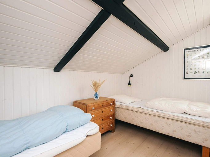 Bedroom 2, 4 Star Holiday Home in Blavand, Varde