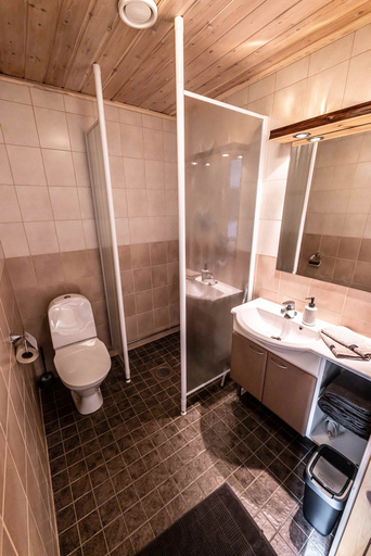 Bathroom 3, Isokenkäisten Klubi, Wilderness lodge, Northern Ostrobothnia