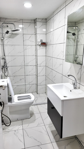 Bathroom, Rio's Hotel, Tuzla