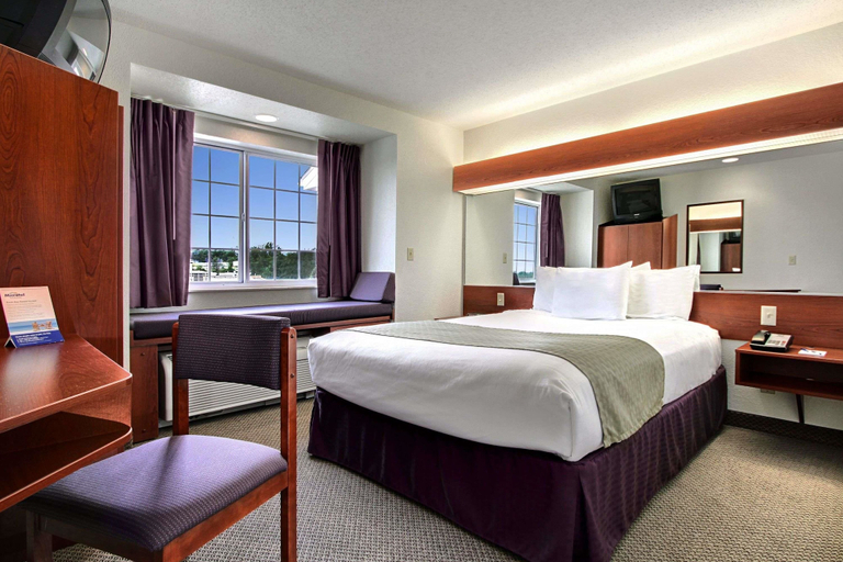 Bedroom 3, Microtel Inn & Suites by Wyndham Bridgeport, Harrison