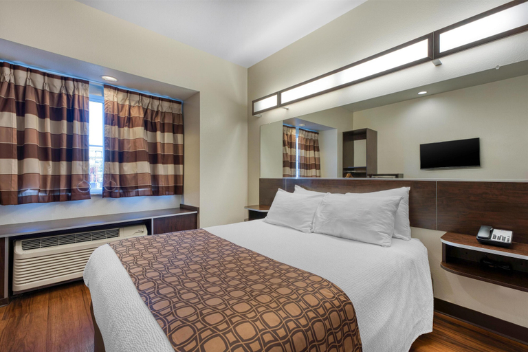 Bedroom 3, SureStay Plus Hotel by Best Western Buckhannon, Upshur