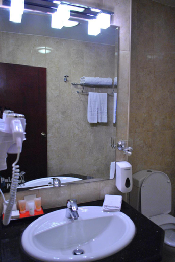 Bathroom 3, Larsa Hotel, Salt
