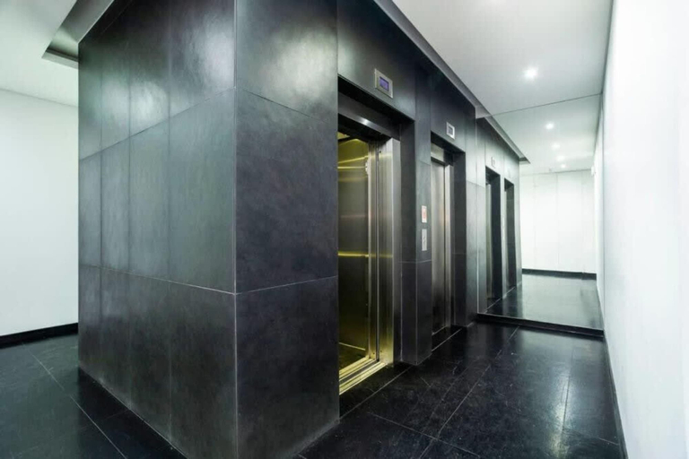 Room 3, Spacious Lisbon Haven w Lift Garage, Lisbon