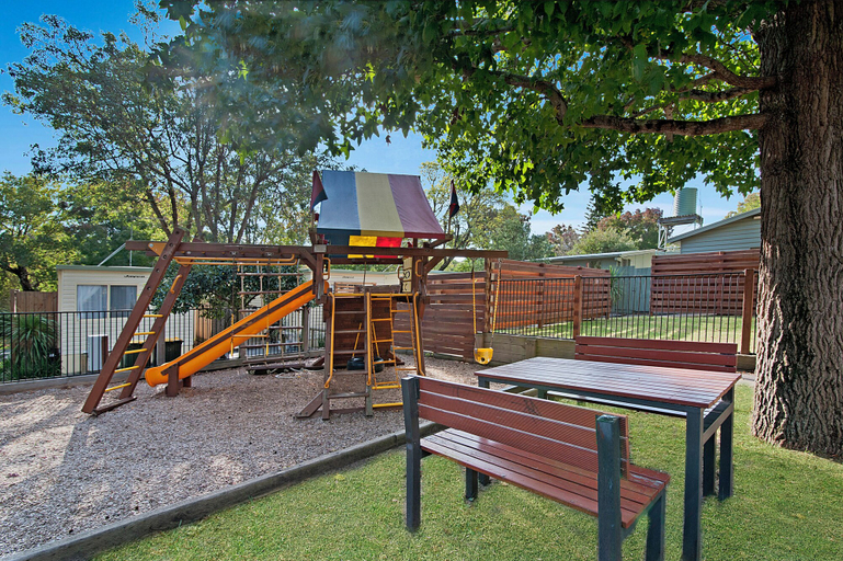 Family & Kids 2, Kanasta Caravan Park, Melbourne