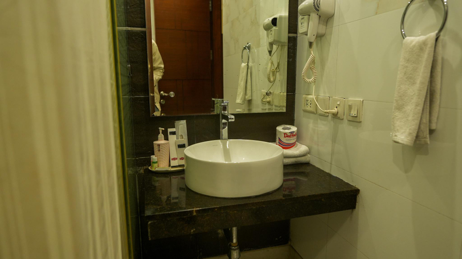 Bathroom, Alpina Hotels & Suites, Delhi