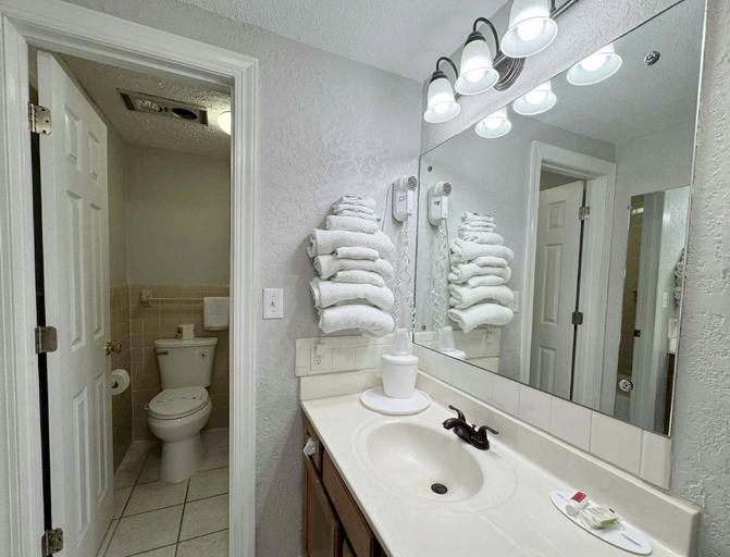 Bathroom 5, Mountain Aire Inn Sevierville/Pigeon Forge, Sevier