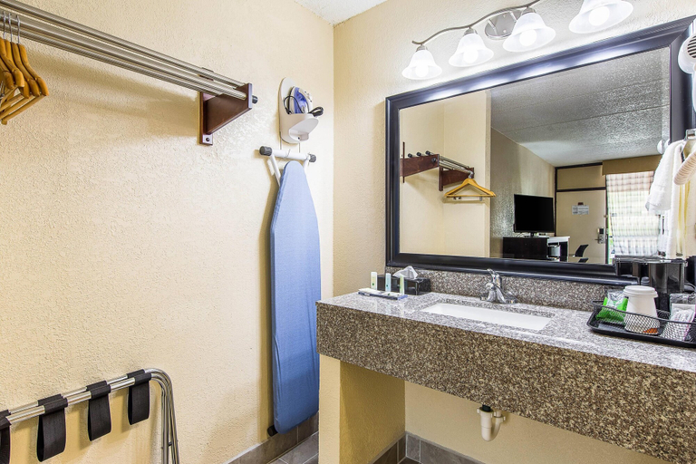 Bathroom 4, Quality Inn Forest City, Rutherford
