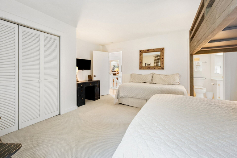 Room 4, Sunny Pointe 4 Bedroom Home, Georgetown