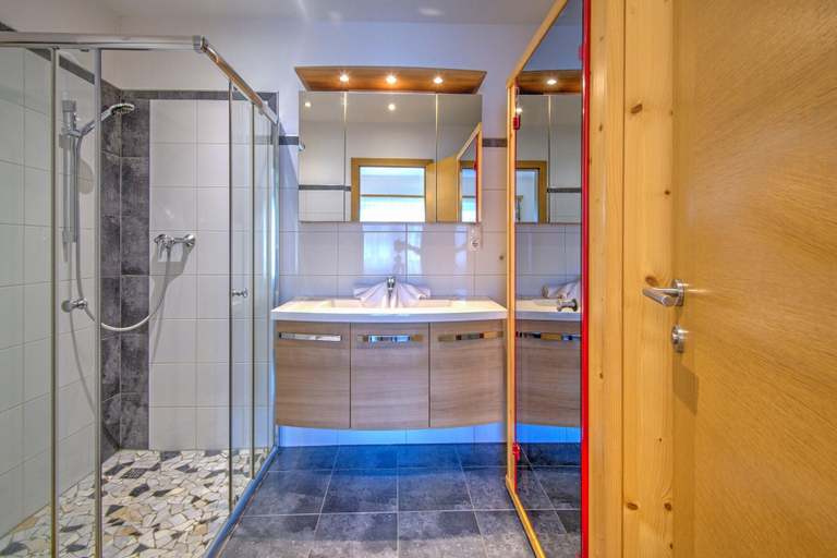 Bathroom 2, Vicky Apartment - Central, Mountain Stay, Kufstein