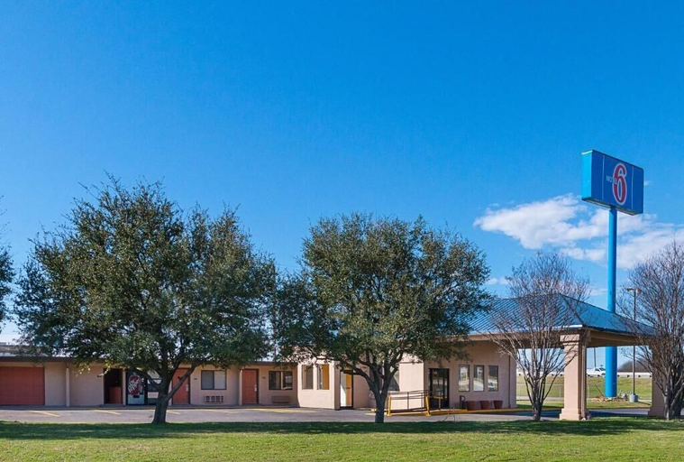Exterior & Views 2, Motel 6 Waco, TX, McLennan