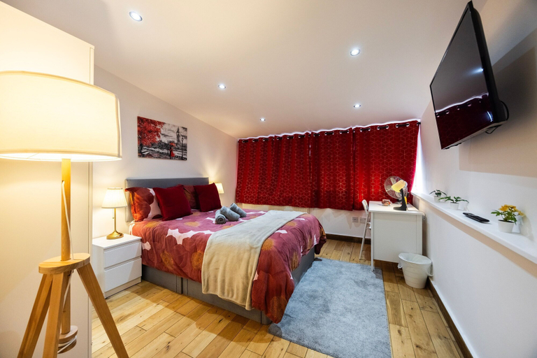 Room 5, 2 Bedroom Charming Magnificent Flat, London