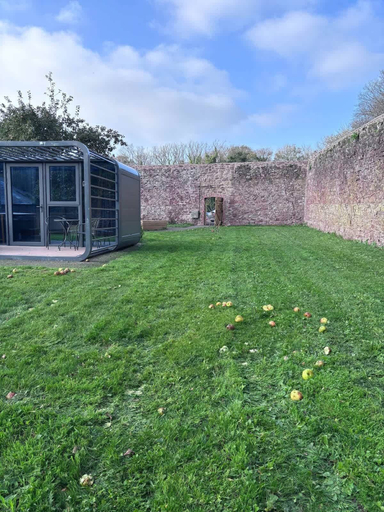 Room 3, Glamping Pod With Hot Tub in Orchard, Pembrokeshire