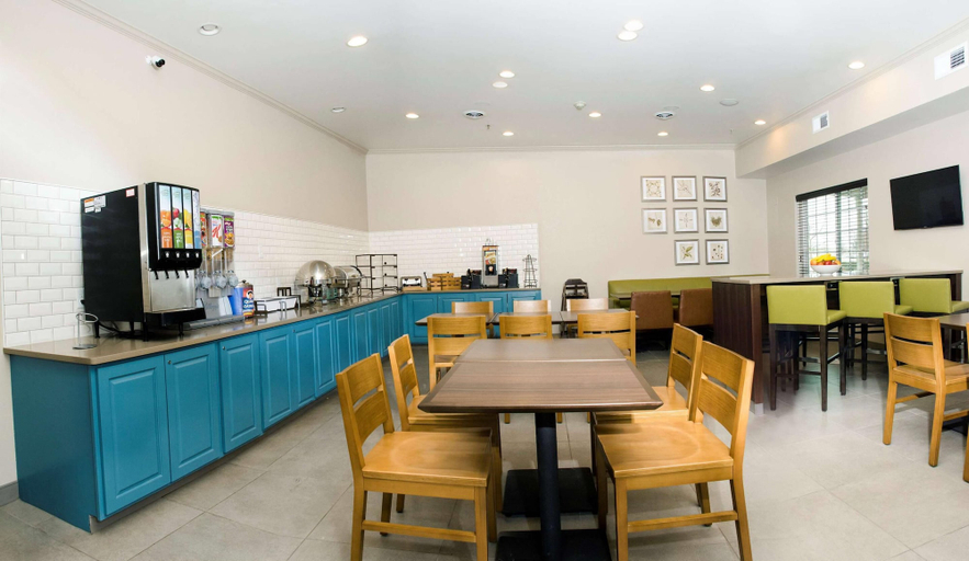 Food & Drinks 5, Country Inn & Suites by Radisson, Winchester, VA, Frederick