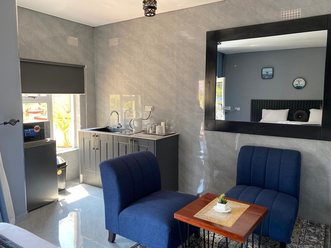 Room 4, Executive studio apartment near the airport - 2320, Harare