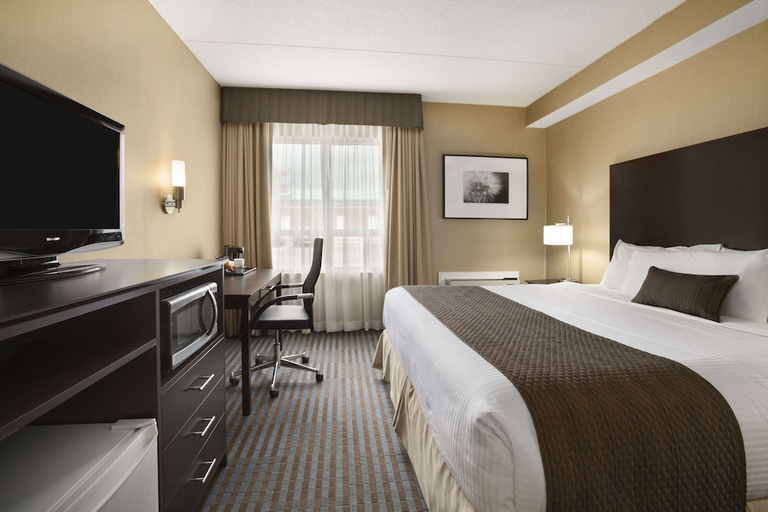 Bedroom 3, Days Inn by Wyndham Stouffville, York