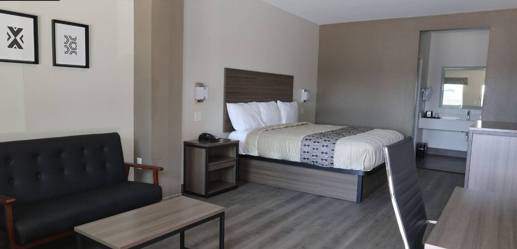 Room 5, Hotel Royale, Houston