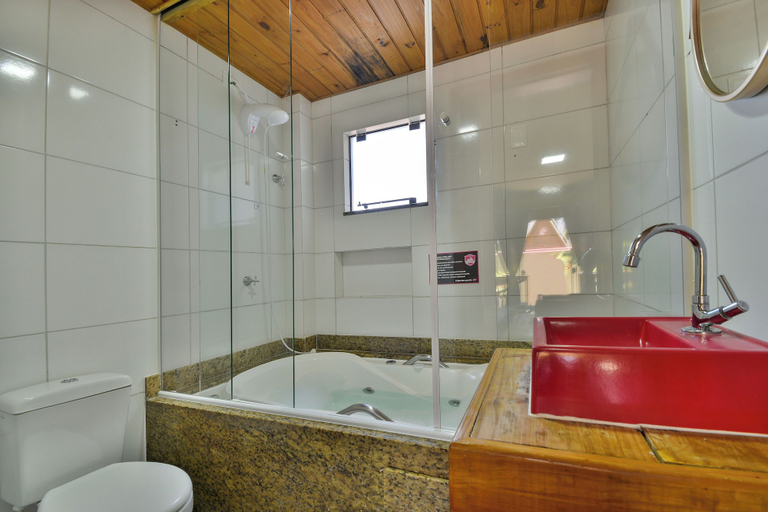 Bathroom 4, Chalé Suíço Bombinhas, Bombinhas