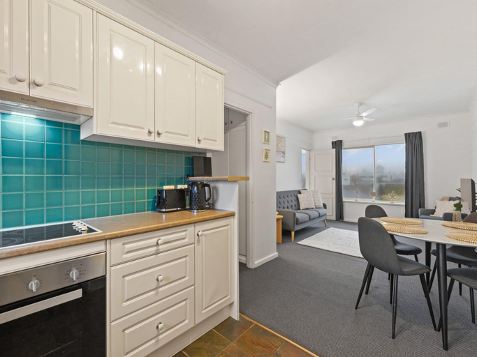 4, Beachside 2-Bed Apartment with Balcony Views, Adelaide