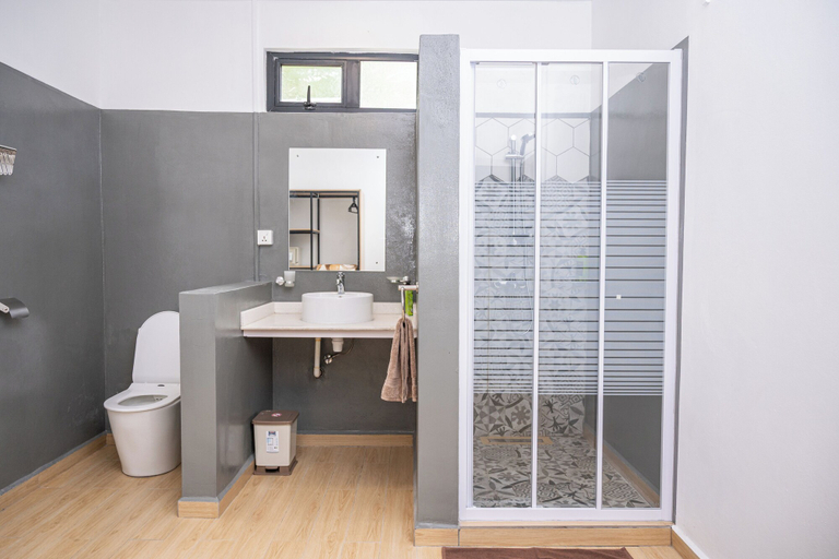 Bathroom 5, EvaZion, Flacq