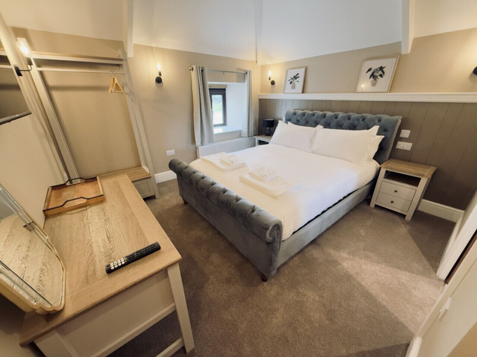 Room 4, Rising Sun Inn - Bronn Ewhella, Cornwall