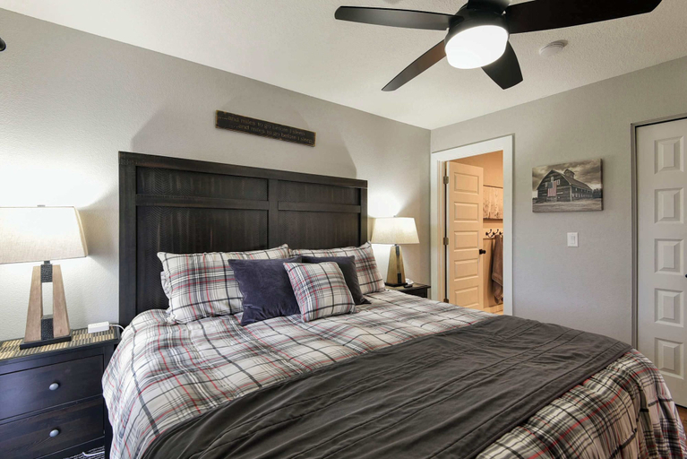 Bedroom 2, Table Rock Lookout Duo - Spacious Balcony, Stone