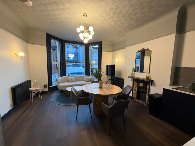 Room 5, Luxury 2 5 Bedroom Flat in Southsea, Portsmouth