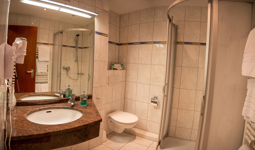 Bathroom 4, Hotel Quellenhof Bad Urach, Reutlingen