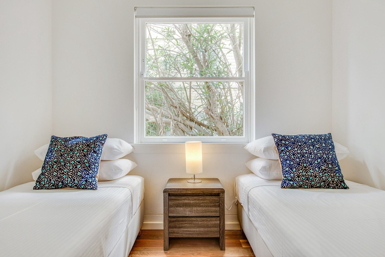 Room 2, Art Deco 2-bed Close to City and Harbour, Sydney