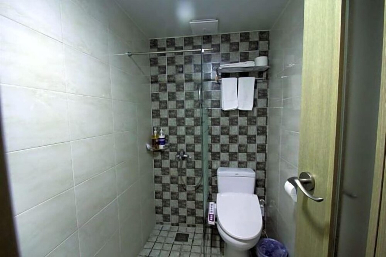 Bathroom 3, Pinehill Hotel, Seogwipo