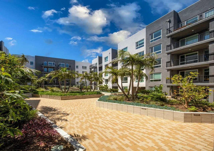 Room 4, Resort-style APT Pool Gymparking 10min to Disney, Orange