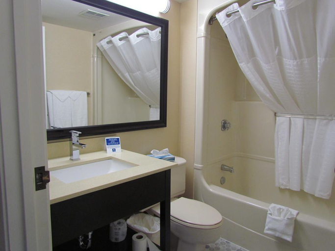 Bathroom 5, Comfort Inn Trois-Rivieres, Francheville