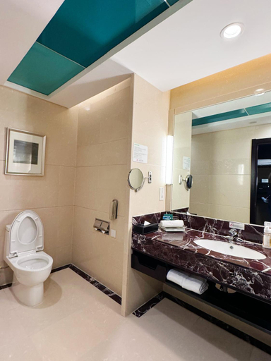 Bathroom 5, Holiday Inn Beijing Chang An West By IHG, Beijing