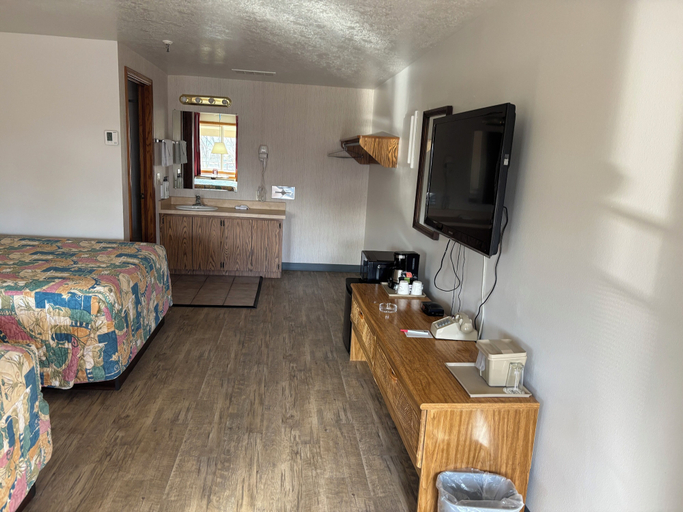 Bedroom 3, Bartons Club 93, Elko