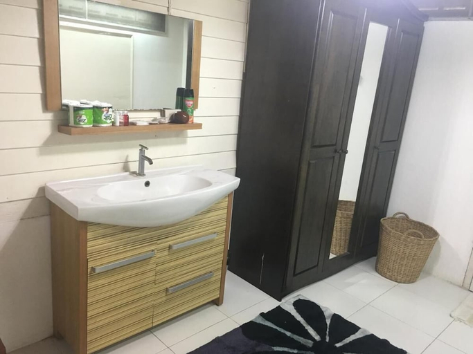 Bathroom 3, Bang Po Village, Ko Samui