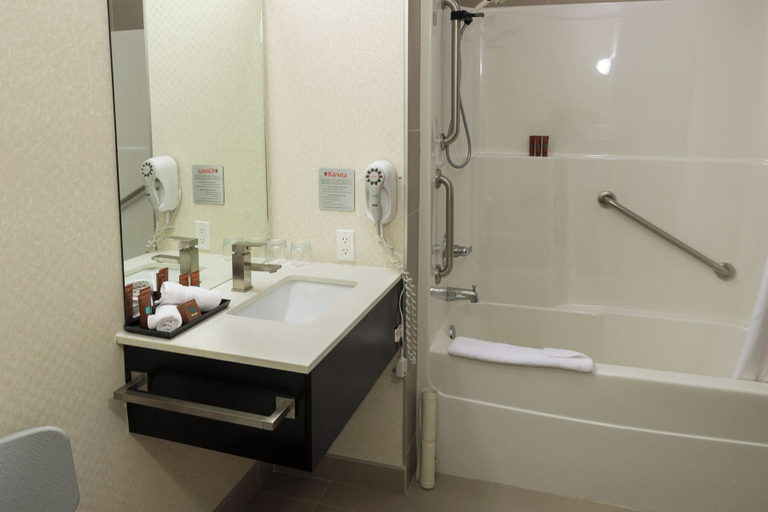 Bathroom 4, The Kanata by BCMInns Whitecourt, Division No. 13