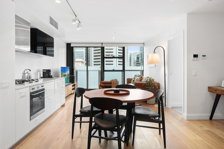 Private kitchen 2, Sleek Inner-city Flat in the Heart of Melbourne, Melbourne