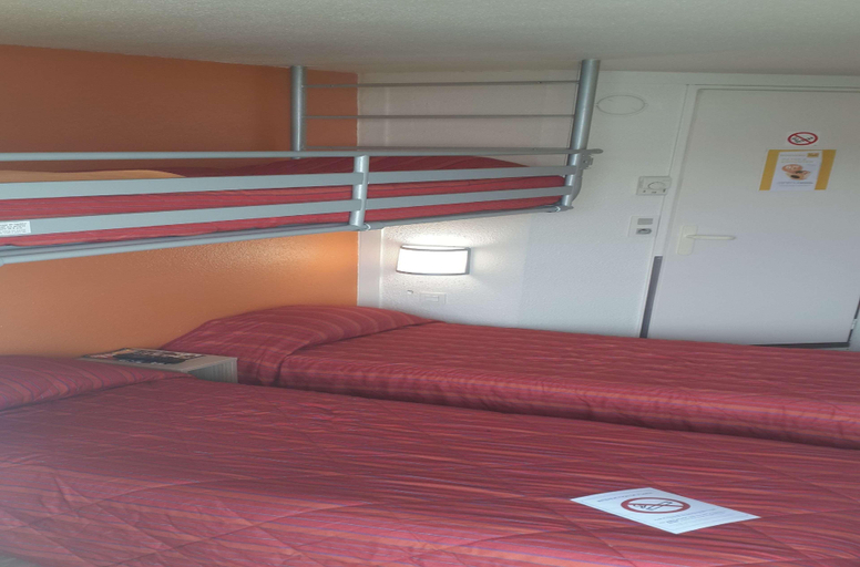 Bedroom 3, Premiere Classe Bayonne, Pyrénées-Atlantiques