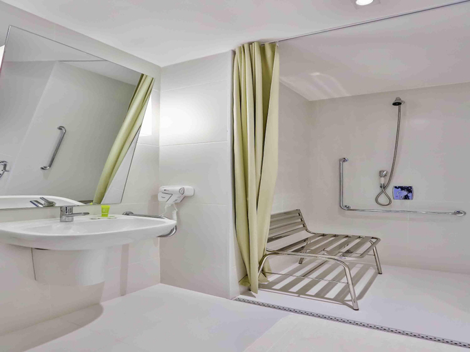 Bathroom 4, ibis Styles Goiania Marista, Goiania