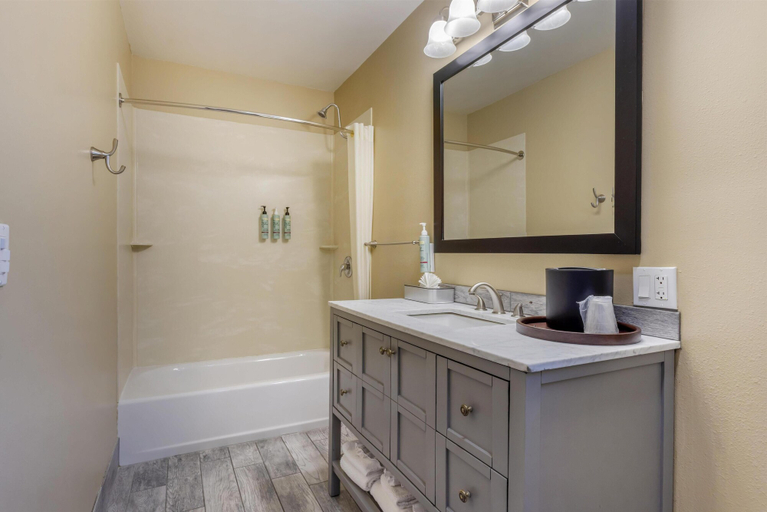Bathroom 5, Best Western Frontier Motel, Inyo