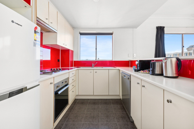 Private kitchen 5, Spacious Inner-west 2-bed With Alfresco Dining, Sydney