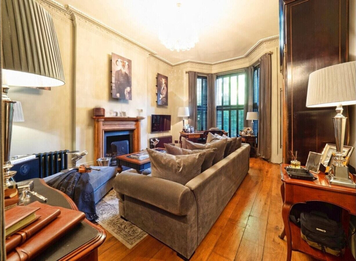 Living area 2, Holland Park Classic High Ceilings Luxury 2 Bed, London