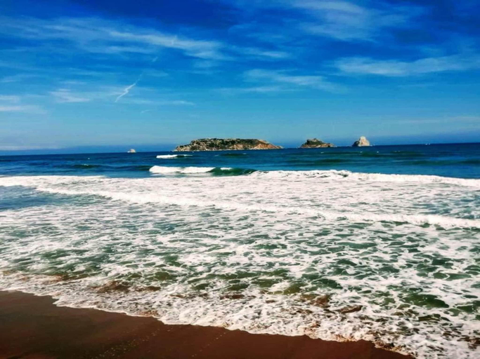 4, Beachfront Apartment in Estartit with Garden, Girona