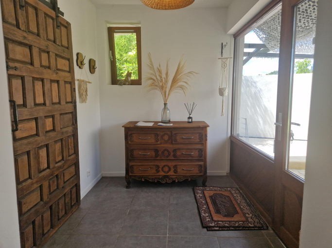 4, Apartment with swimming pool, wifi, Gard
