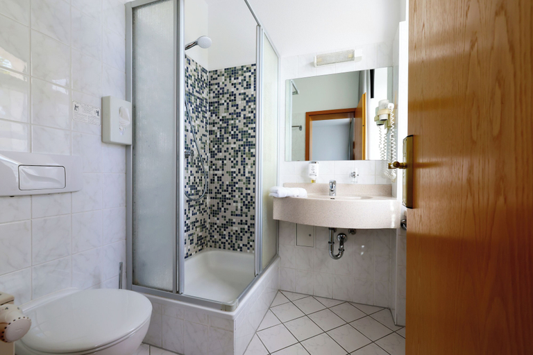 Bathroom 4, Arcus Hotel, Elbe-Elster
