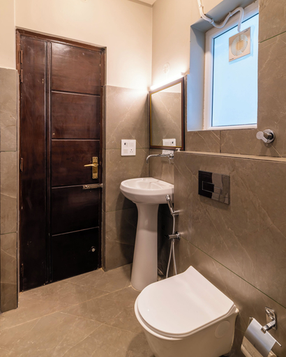 Bathroom 5, The Hosteller Dharamshala, Kangra