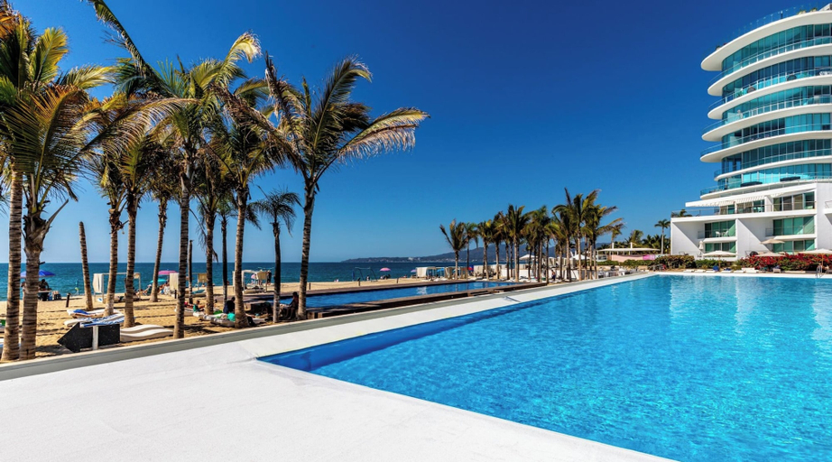 Pool 4, Condo Aria Ocean 614 by Kivoya, Compostela